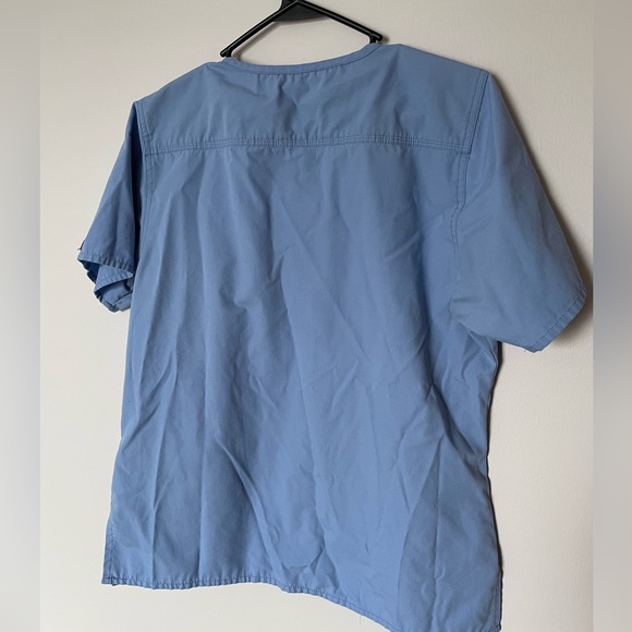 Carhartt women’s light blue scrub top size medium. Preowned. Good condition - Picture 3 of 8